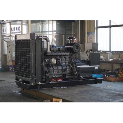 300kw上柴動(dòng)力柴油發(fā)電機(jī)組-上柴股份6缸柴油機(jī)6ETAA12.8-G32柴油發(fā)電機(jī)組,缸徑/行程：130/161mm,柴油發(fā)電機(jī)組水冷發(fā)動(dòng)機(jī)功率400KW,柴油發(fā)電機(jī)組配套馬拉松斯坦福發(fā)電機(jī)。廠價(jià)直銷歡迎選購：13773399855。